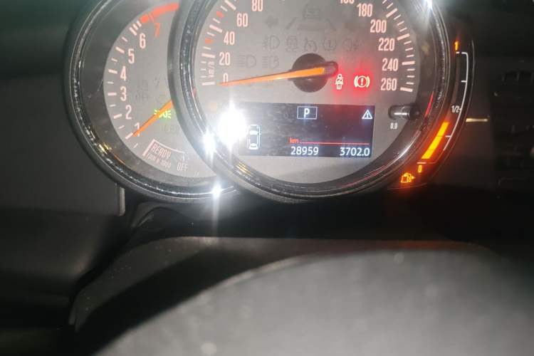Used MINI 2022 1.5T ONE Odometer Close Up