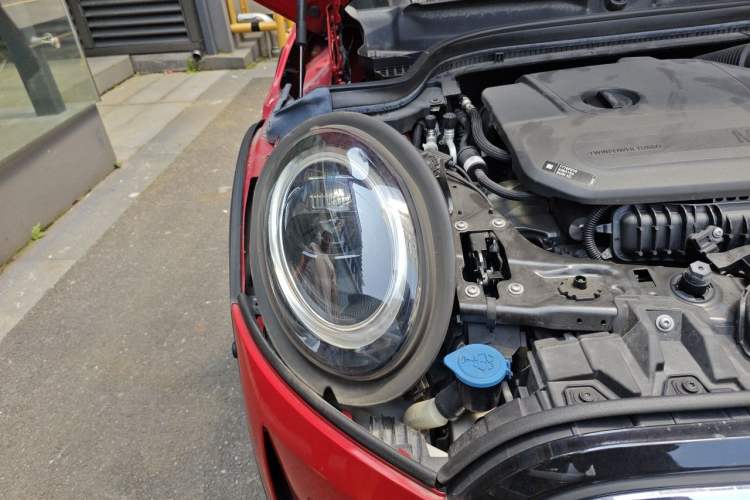 Used MINI 2022 Updated 1.5T COOPER Classic Edition Five-Door Version Right Front Headlight