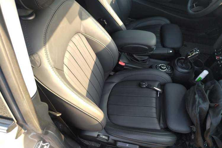 Used MINI 2022 Updated 2.0T COOPER S Artist Right Front Seat