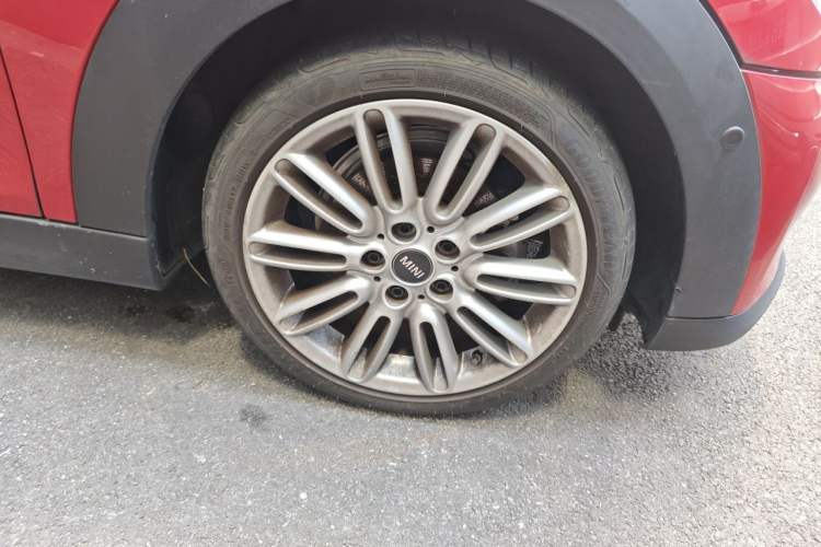 Used MINI 2022 Updated 1.5T COOPER Classic Edition Five-Door Version Right Front Wheel Hub