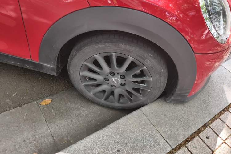 Used MINI 2022 1.5T ONE Five-Door PLUS Right Front Wheel Hub