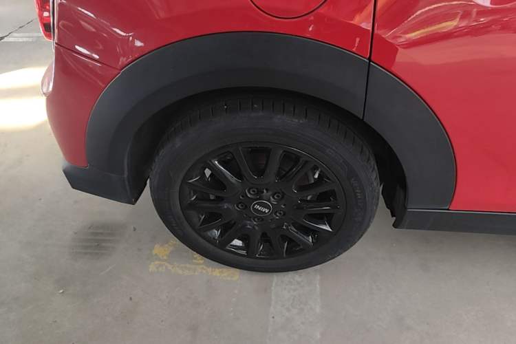 Used MINI 2022 Updated 1.5T ONE Five-Door PLUS Edition Right Rear Wheel Hub