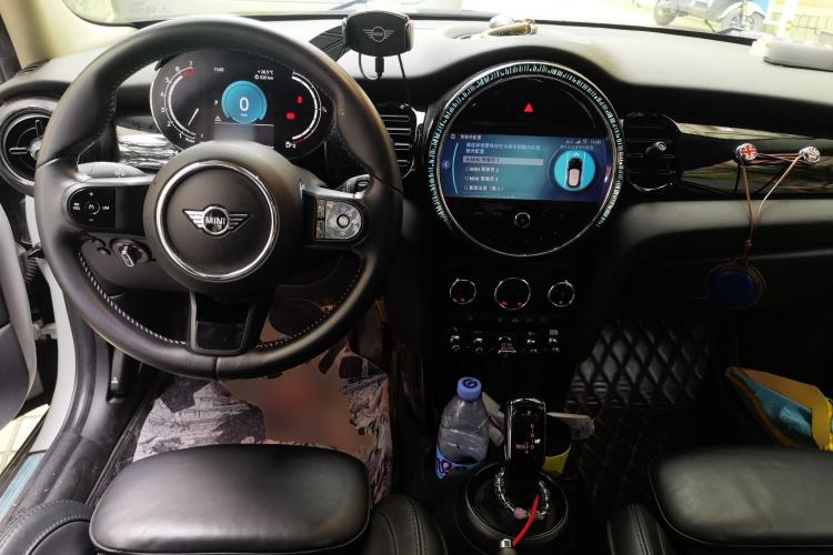 Used MINI 2022 1.5T COOPER Five-Door Edition The Coopers Commemorative Version Center Console