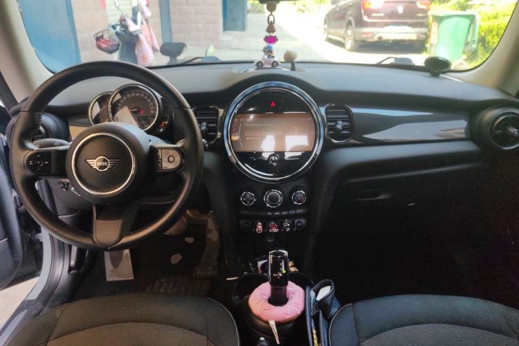 Used MINI 2022 1.5T ONE Center Console