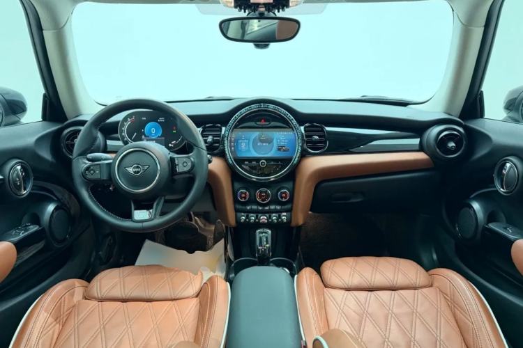 Used MINI 2022 1.5T COOPER The Coopers Commemorative Edition Center Console