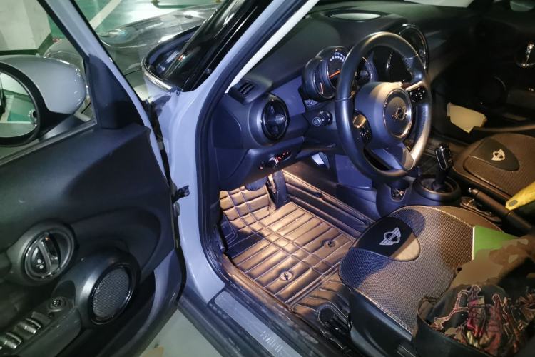 Used MINI 2022 Updated 1.5T ONE Five-Door PLUS Edition Driver Seat