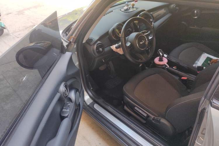 Used MINI 2022 1.5T ONE Driver Seat