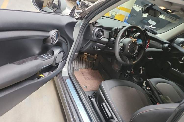 Used MINI 2022 1.5T ONE Driver Seat