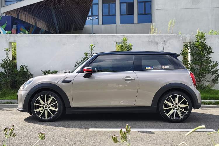 Used MINI 2022 Updated 1.5T COOPER Artist Exterior 3