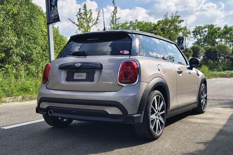 Used MINI 2022 Updated 1.5T COOPER Artist Exterior 4