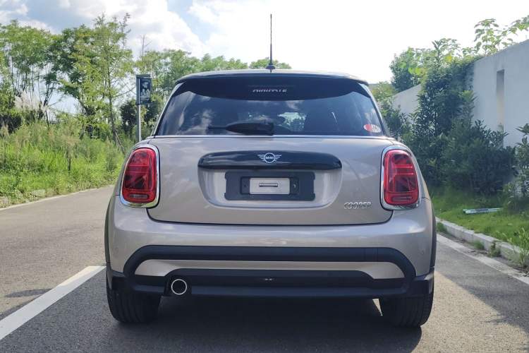 Used MINI 2022 Updated 1.5T COOPER Artist Exterior 5