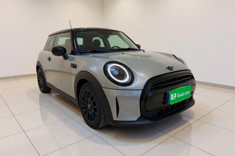 Used MINI 2022 1.5T ONE Front Right 45 Deg