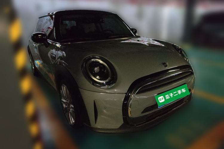 Used MINI 2022 Updated 1.5T COOPER Classic Edition Front Right 45 Deg