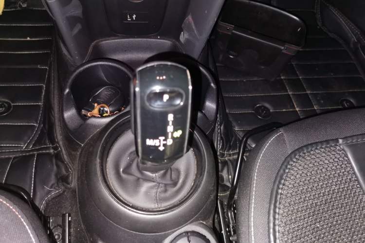 Used MINI 2022 Updated 1.5T ONE Five-Door PLUS Edition Gear Lever