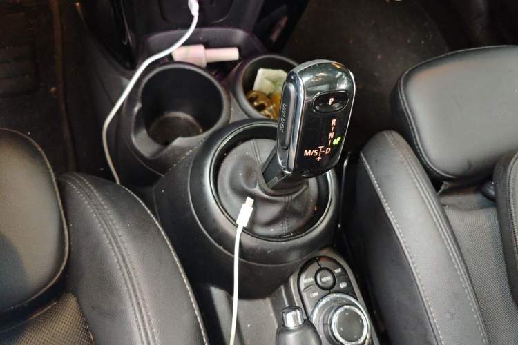 Used MINI 2022 Updated 1.5T COOPER Classic Edition Gear Lever