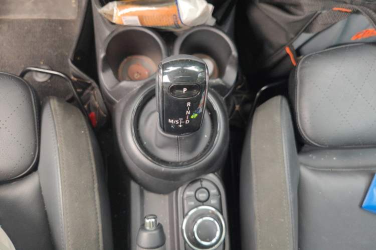 Used MINI 2022 1.5T COOPER The Coopers Commemorative Edition Gear Lever