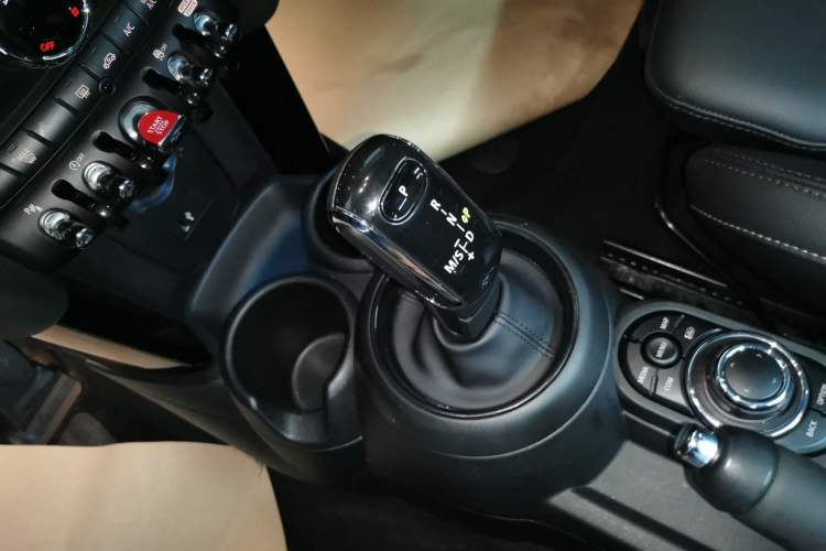 Used MINI 2022 Updated 1.5T COOPER Classic Edition Gear Lever