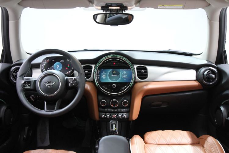 Used MINI 2022 1.5T COOPER Artist Interior 1