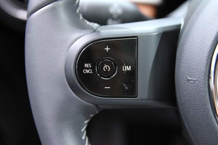 Used MINI 2022 1.5T COOPER Artist Interior 11