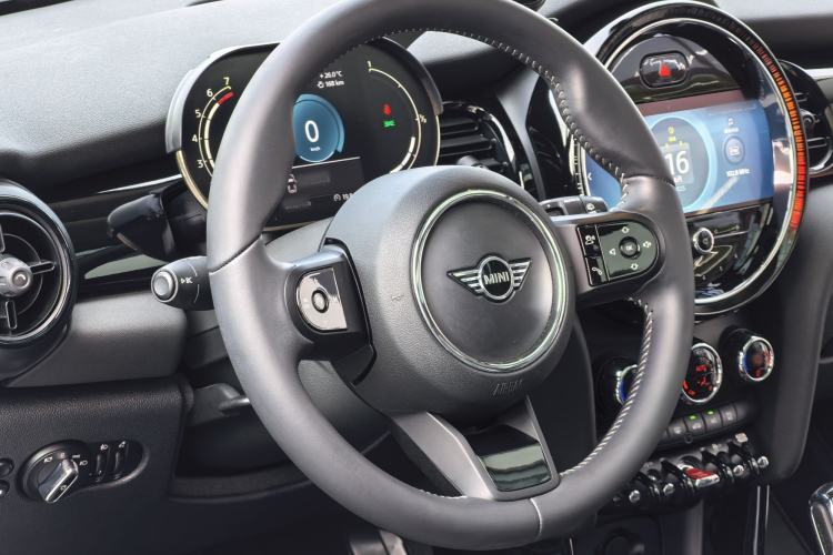 Used MINI 2022 1.5T COOPER Artist Interior 2