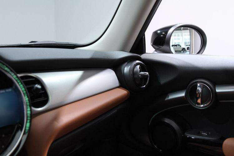 Used MINI 2022 1.5T COOPER Artist Interior 3