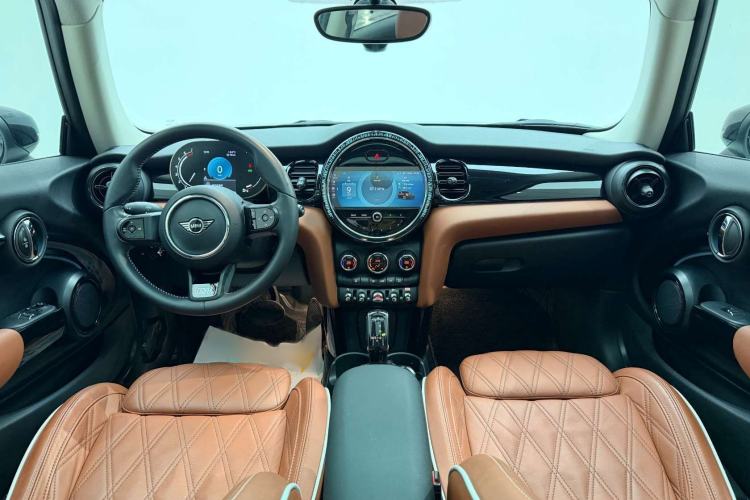 Used MINI 2022 1.5T COOPER The Coopers Commemorative Edition Interior 4