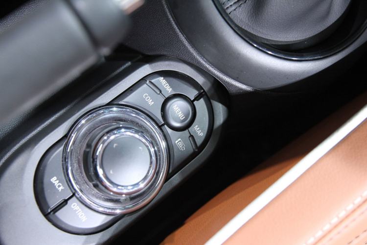 Used MINI 2022 1.5T COOPER Artist Interior 9