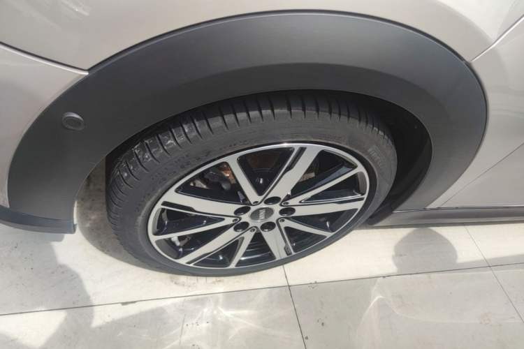 Used MINI 2022 Updated 1.5T COOPER Artist Left Front Wheel Hub