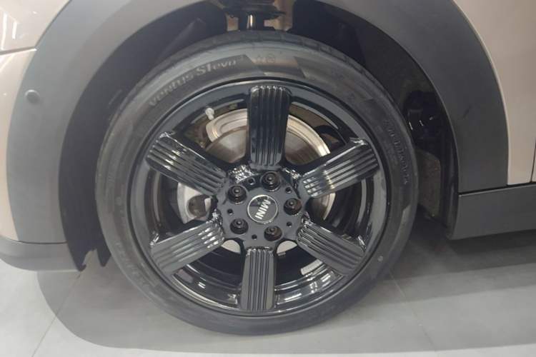 Used MINI 2022 Updated 1.5T COOPER Artist Left Front Wheel Hub