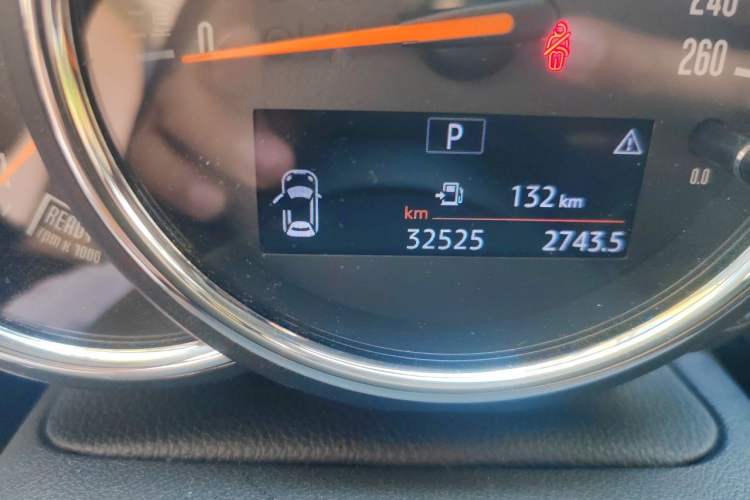 Used MINI 2022 1.5T ONE Odometer Close Up