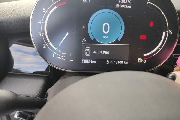 Used MINI 2022 1.5T COOPER Artist Odometer Close Up