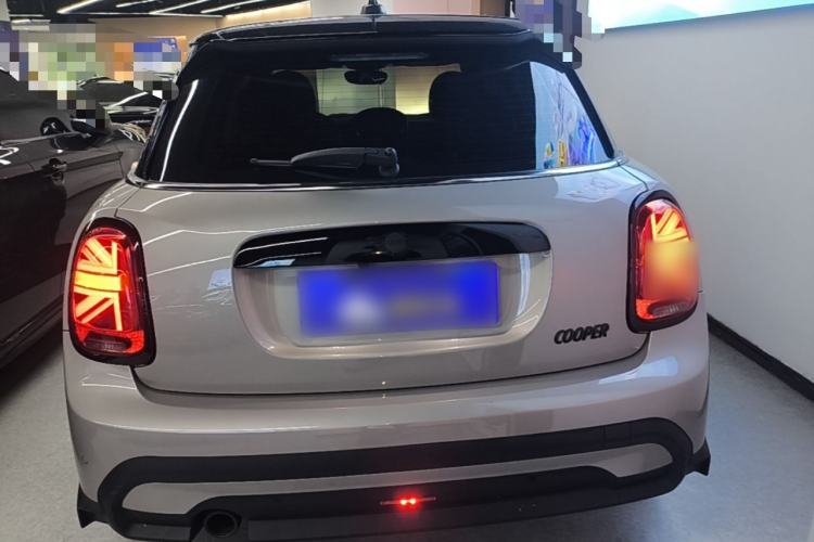 Used MINI 2022 1.5T COOPER Artist Five-Door Edition Rear