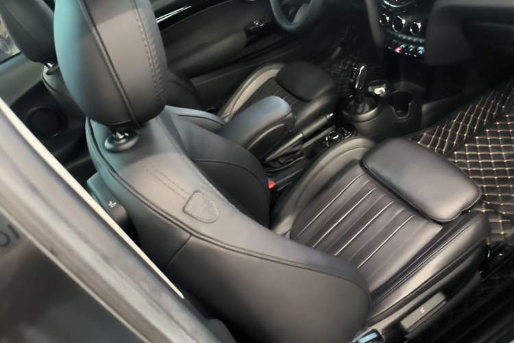 Used MINI 2022 Updated 2.0T COOPER S Artist Right Front Seat