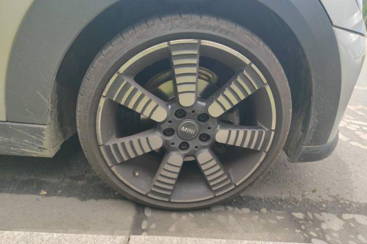 Used MINI 2022 1.5T COOPER The Coopers Commemorative Edition Right Front Wheel Hub