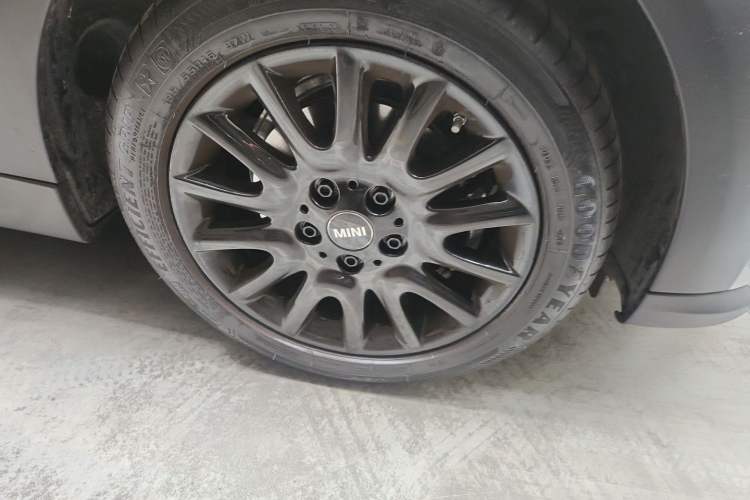 Used MINI 2022 1.5T ONE Right Front Wheel Hub