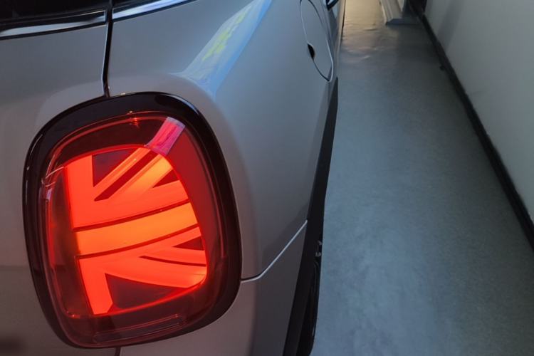 Used MINI 2022 1.5T COOPER Artist Five-Door Edition Right Rear Taillight