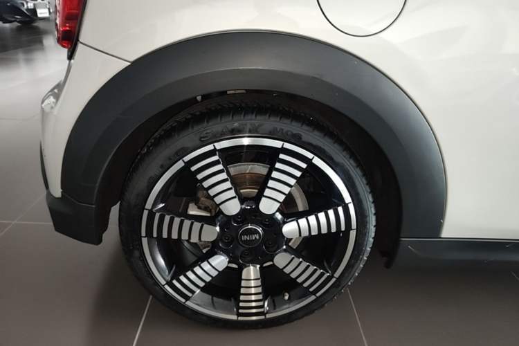 Used MINI 2022 1.5T COOPER The Coopers Commemorative Edition Right Rear Wheel Hub