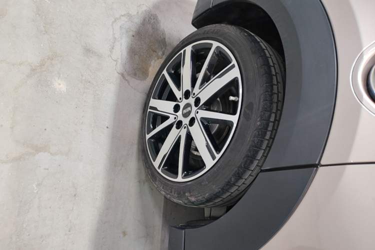 Used MINI 2022 Updated 2.0T COOPER S Classic Edition Five-Door Version Right Rear Wheel Hub