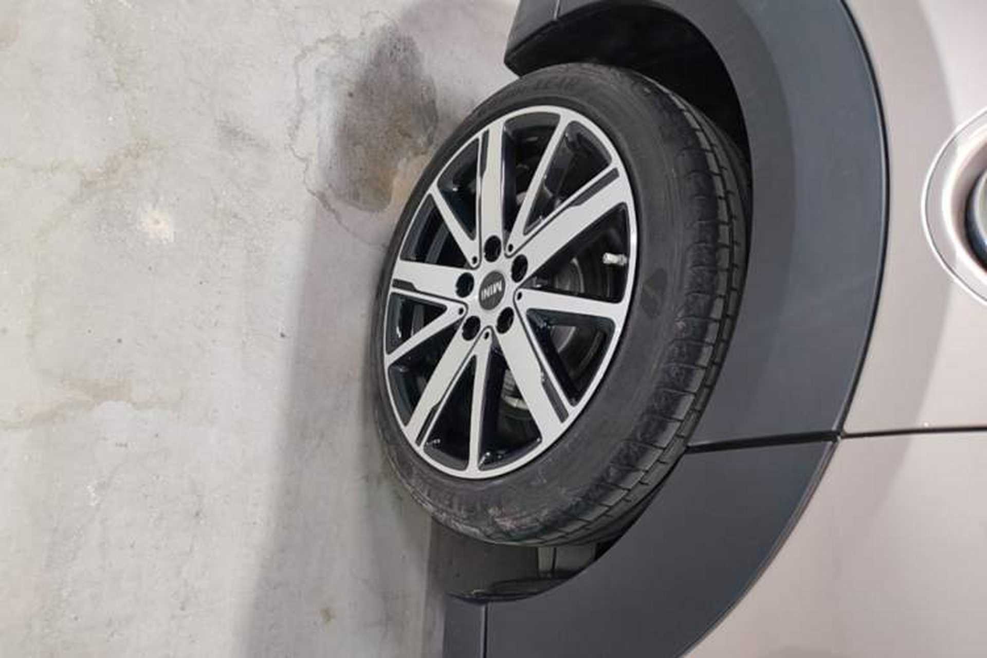 Used MINI 2022 Updated 2.0T COOPER S Classic Edition Five-Door Version Right Rear Wheel Hub