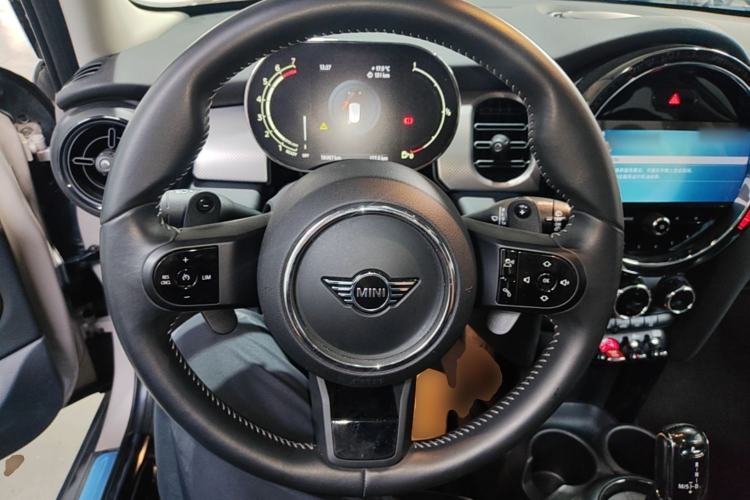 Used MINI 2022 Updated 2.0T COOPER S Classic Edition Five-Door Version Steering Wheel