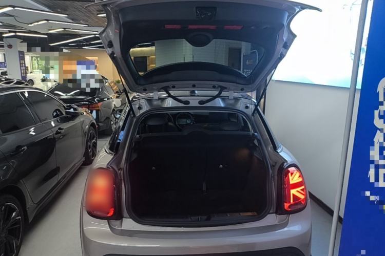 Used MINI 2022 1.5T COOPER Artist Five-Door Edition Trunk