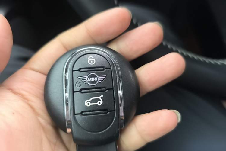 Used MINI 2022 1.5T COOPER Artist Vehicle Key