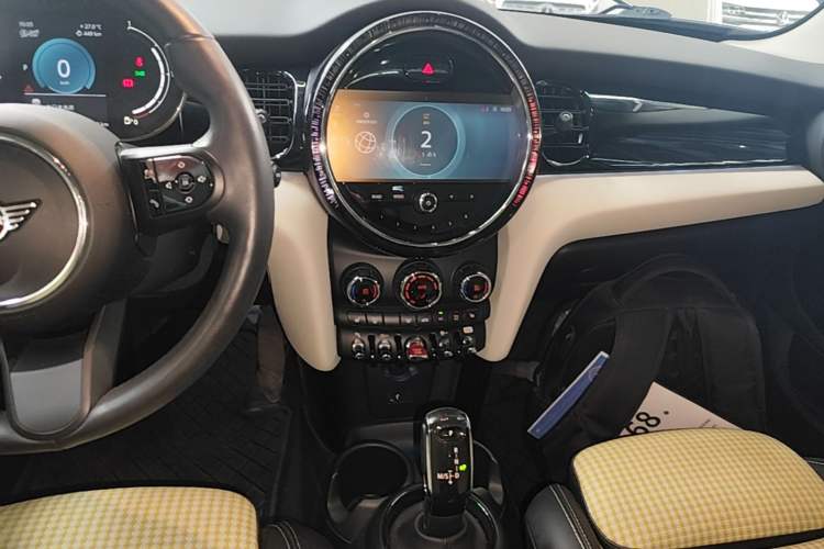 Used MINI 2022 Updated 1.5T COOPER Classic Edition Five-Door Version Audio And AC Panel