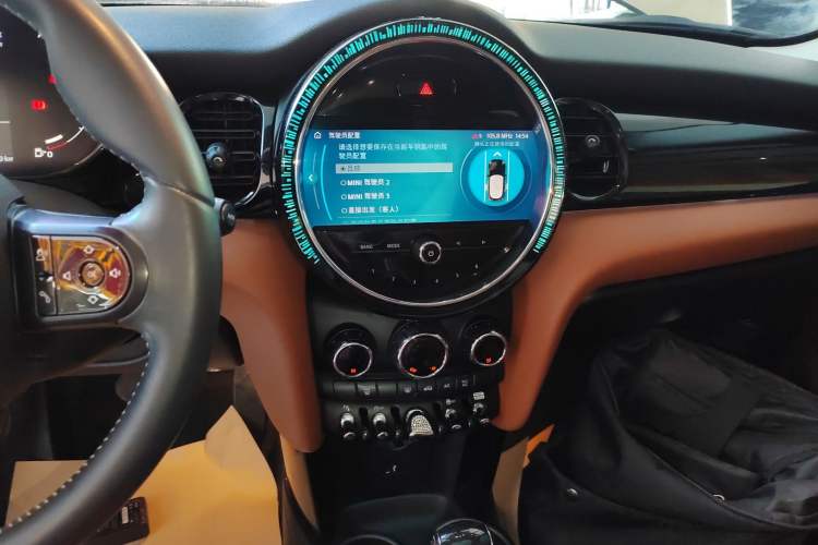 Used MINI 2022 Updated 1.5T COOPER Artist Five-Door Edition Audio And AC Panel