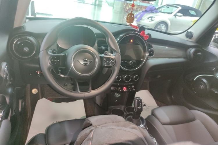 Used MINI 2022 2.0T COOPER S Classic Edition Five-Door Version Center Console