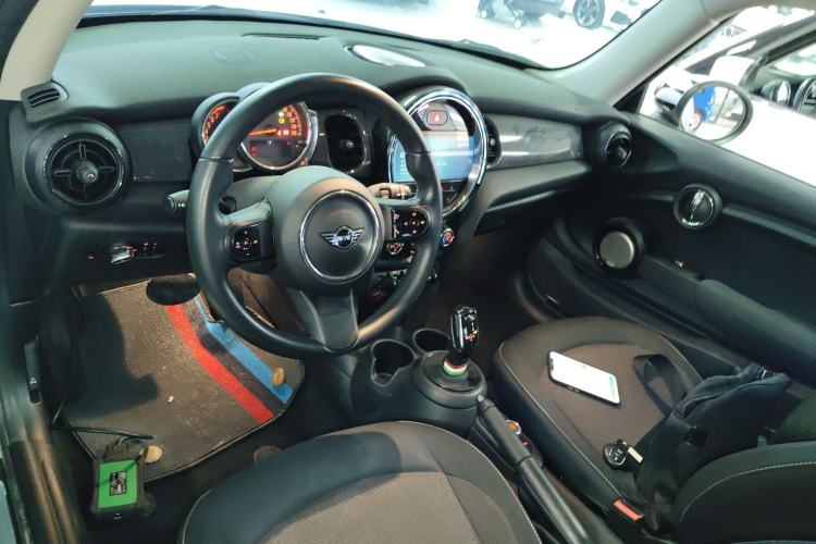 Used MINI 2022 Updated 1.5T ONE Center Console