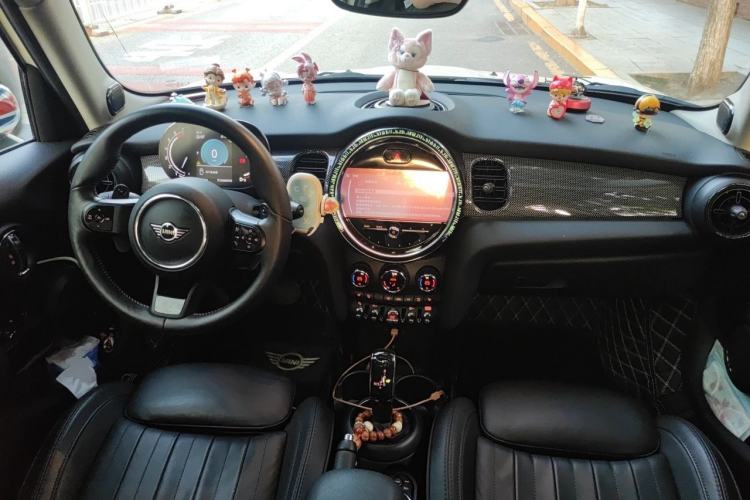 Used MINI 2022 Updated 2.0T COOPER S Classic Edition Five-Door Version Center Console
