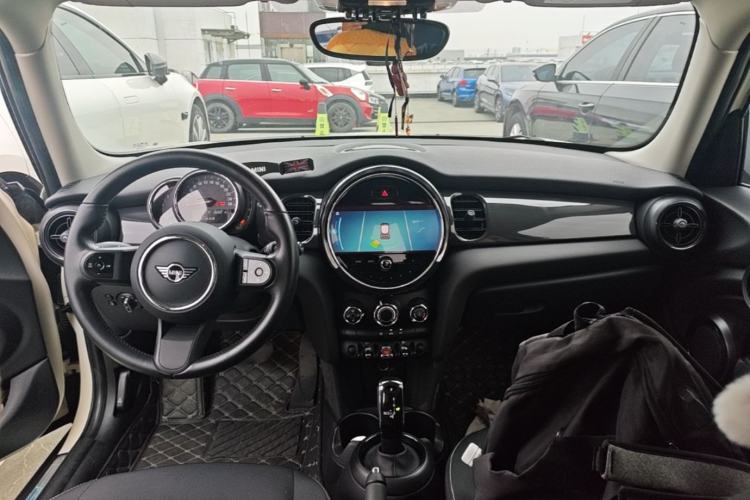 Used MINI 2022 Updated 1.5T ONE Five-Door PLUS Edition Center Console
