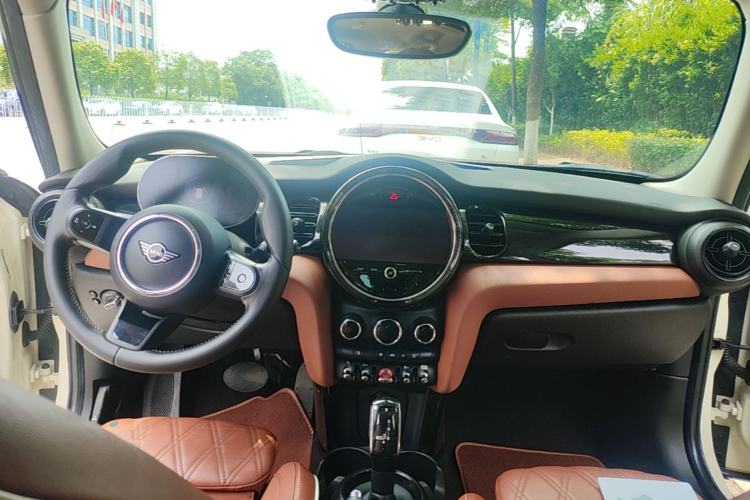 Used MINI 2022 1.5T COOPER Five-Door Edition The Coopers Commemorative Version Center Console