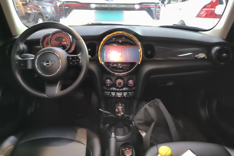 Used MINI 2022 1.5T ONE Five-Door PLUS Center Console